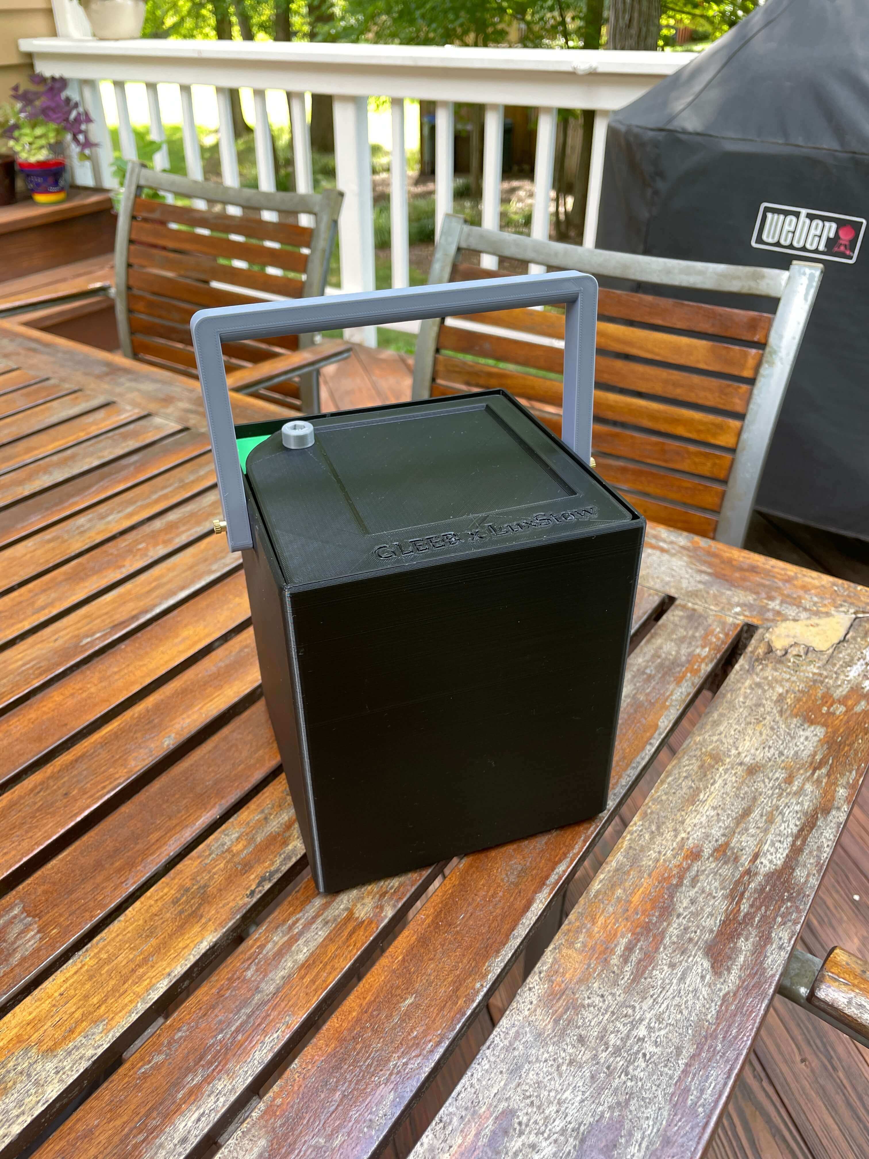 A black dab rig station on a table outside