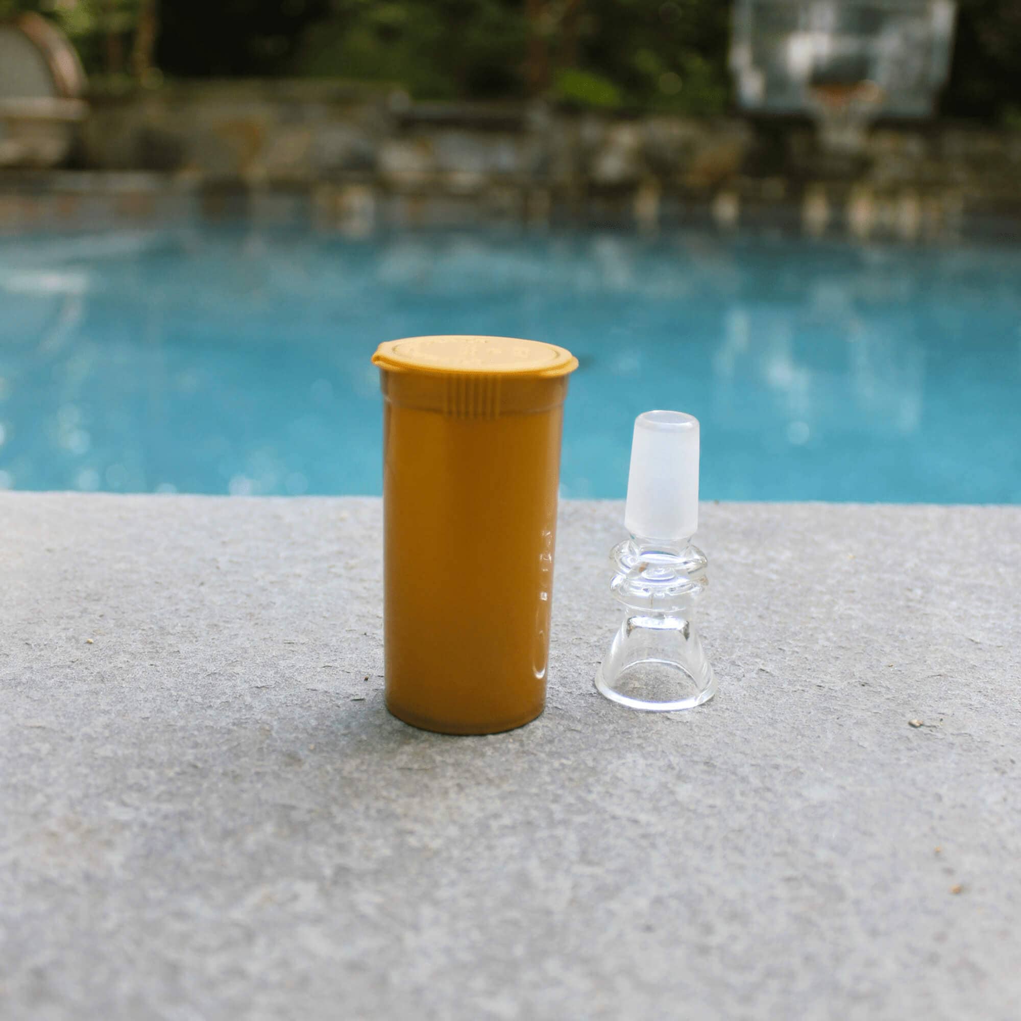 geeb piece and smell-proof container